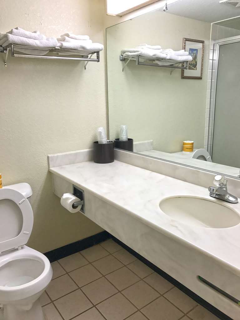 Americas Best Inn & Suites Urbana Chambre photo