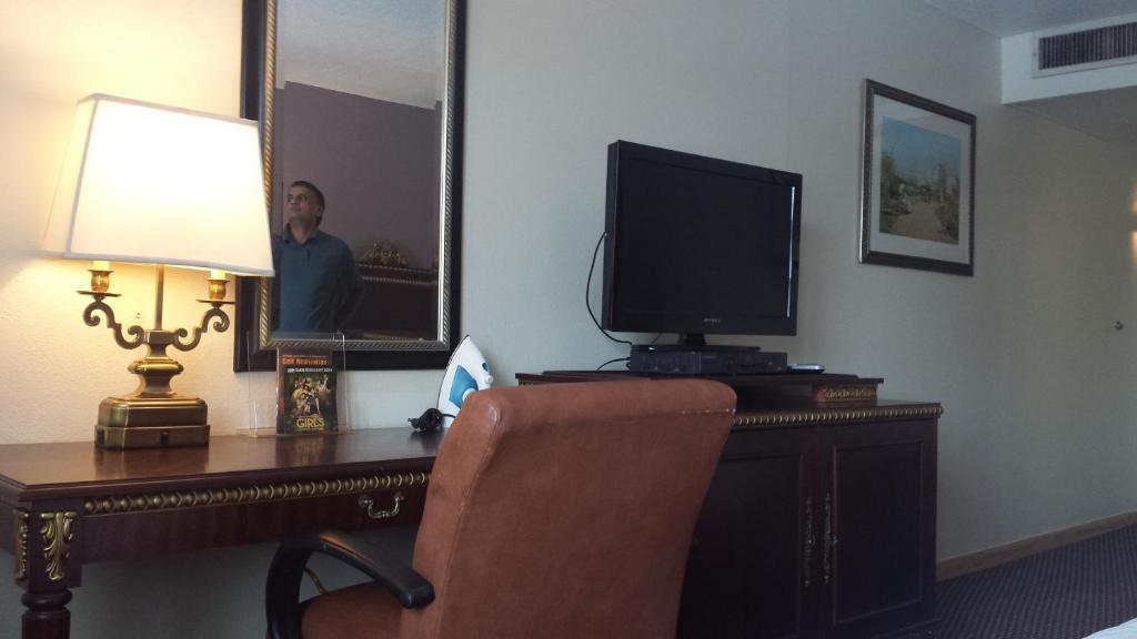 Americas Best Inn & Suites Urbana Chambre photo