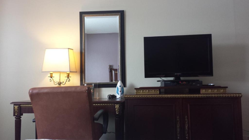 Americas Best Inn & Suites Urbana Chambre photo