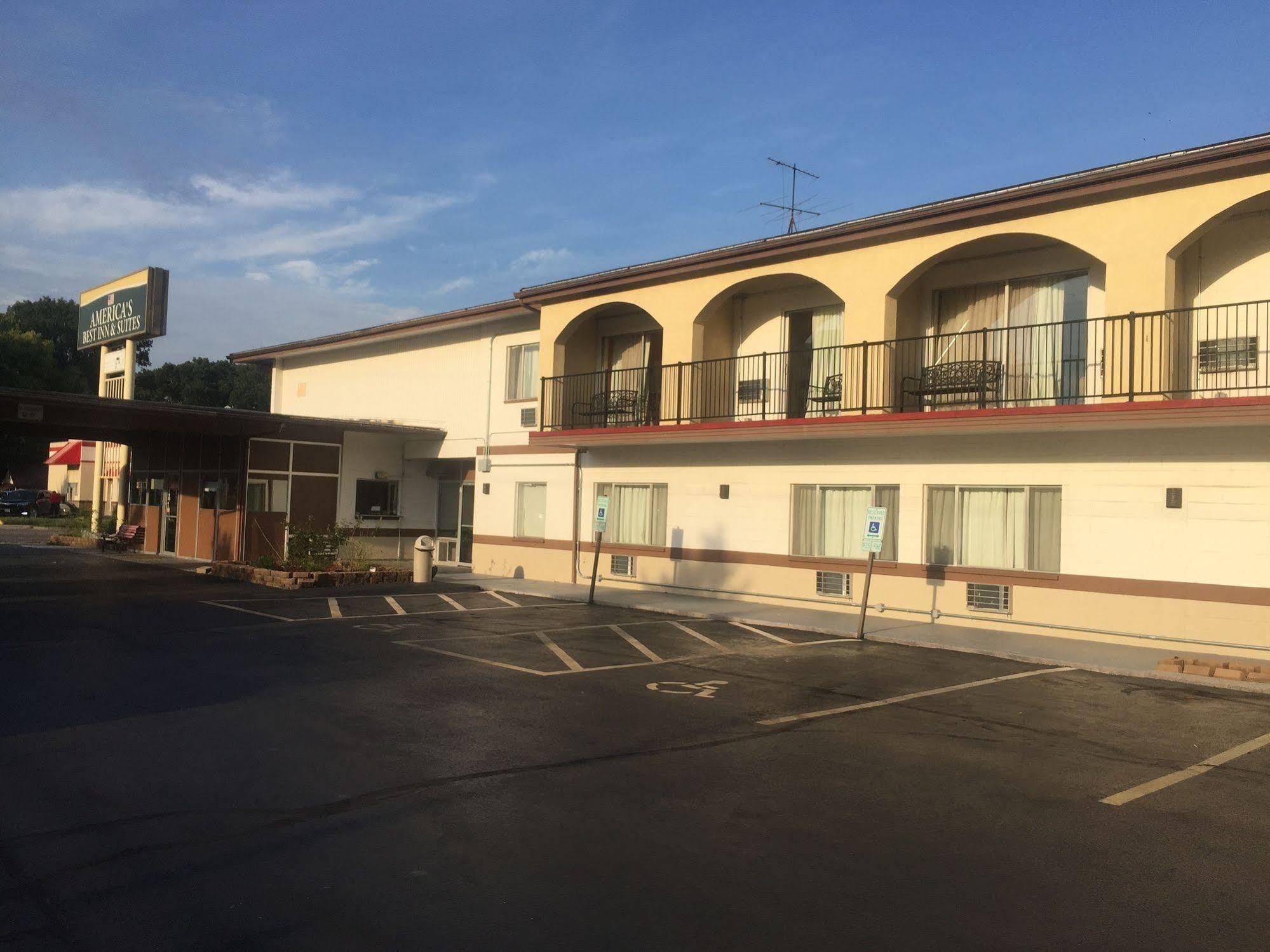 Americas Best Inn & Suites Urbana Extérieur photo