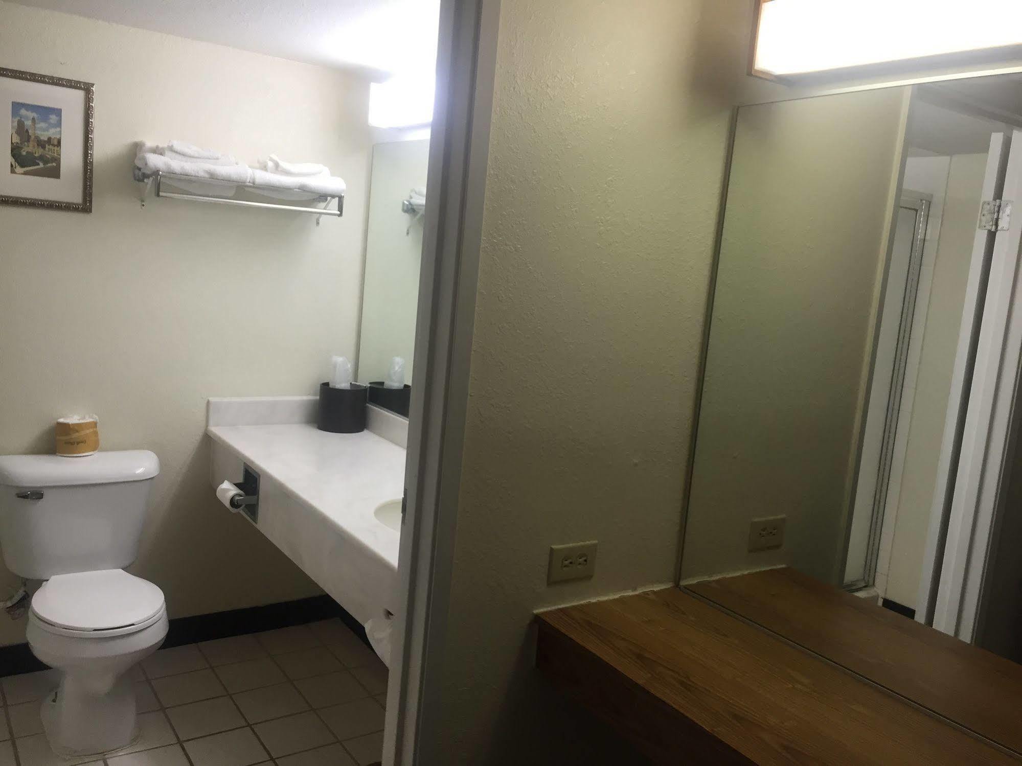 Americas Best Inn & Suites Urbana Extérieur photo