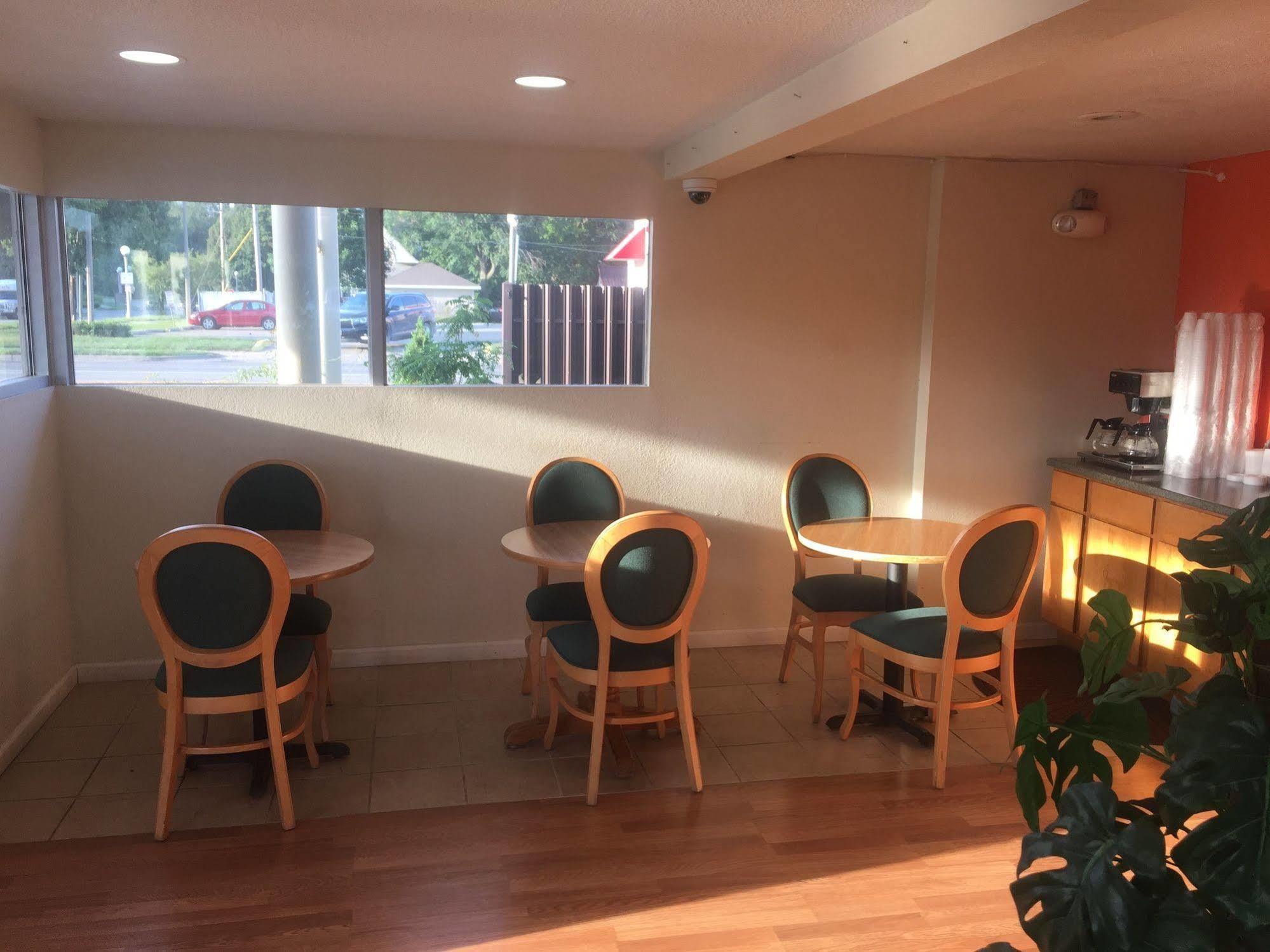 Americas Best Inn & Suites Urbana Extérieur photo