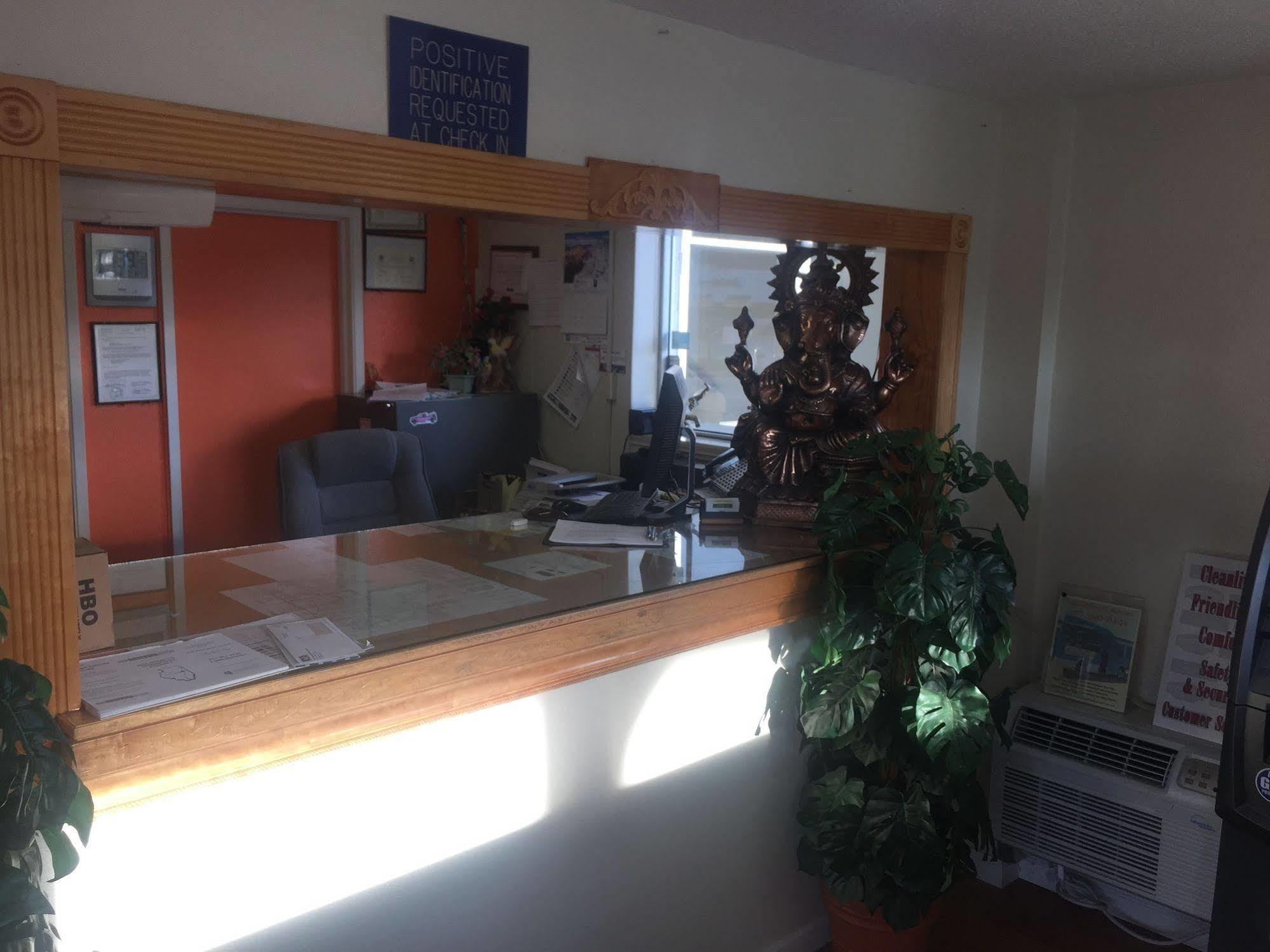 Americas Best Inn & Suites Urbana Extérieur photo
